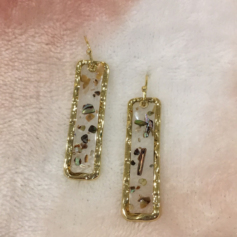 Abalone Chip Fashion Earrings NWT Gold Toned Metal Glass